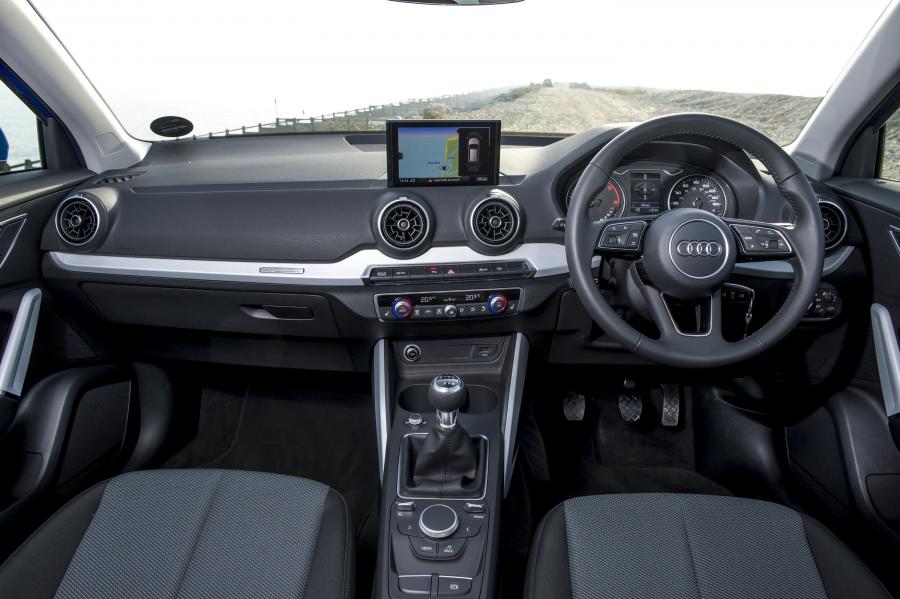 Торпедо Audi Q2 TDI Design 2016 года  (UK) (фото 6 из 30)